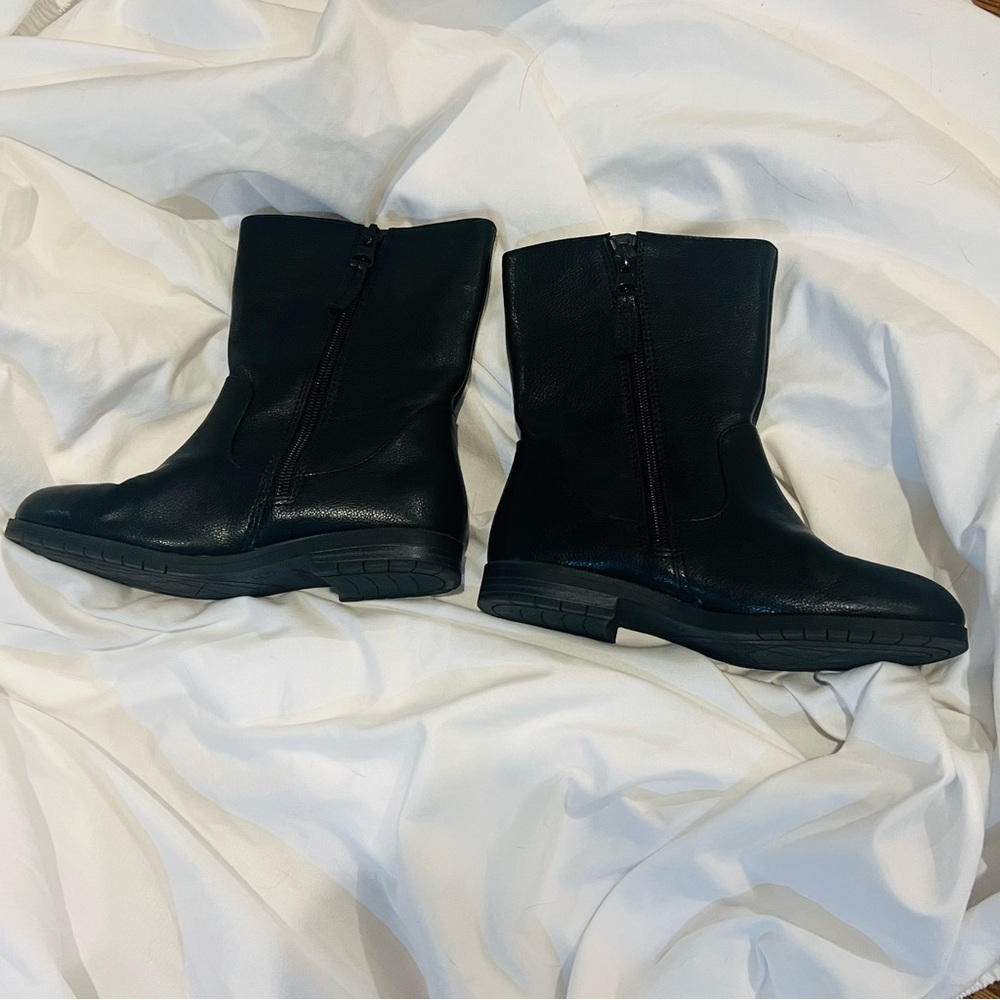 Black side zip boots (girls)